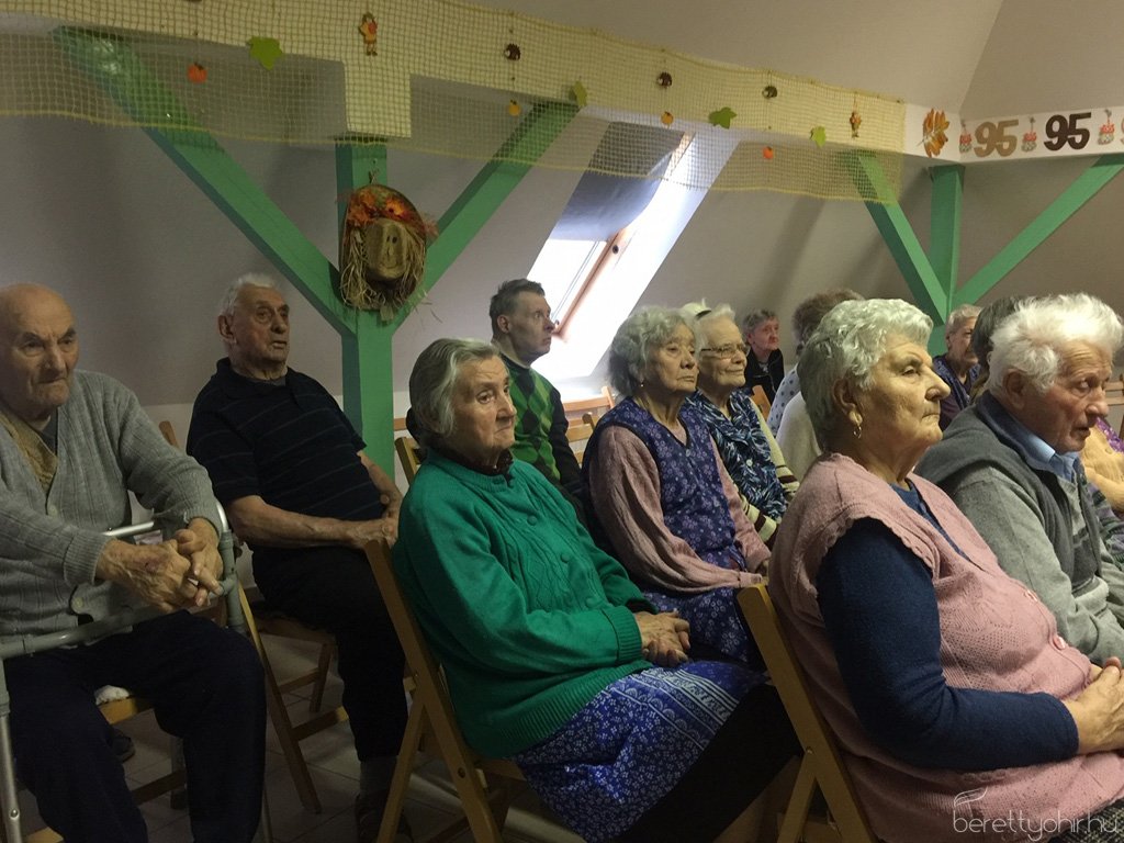 A Fényes-házban járt a Bihari Mézlovagrend 08